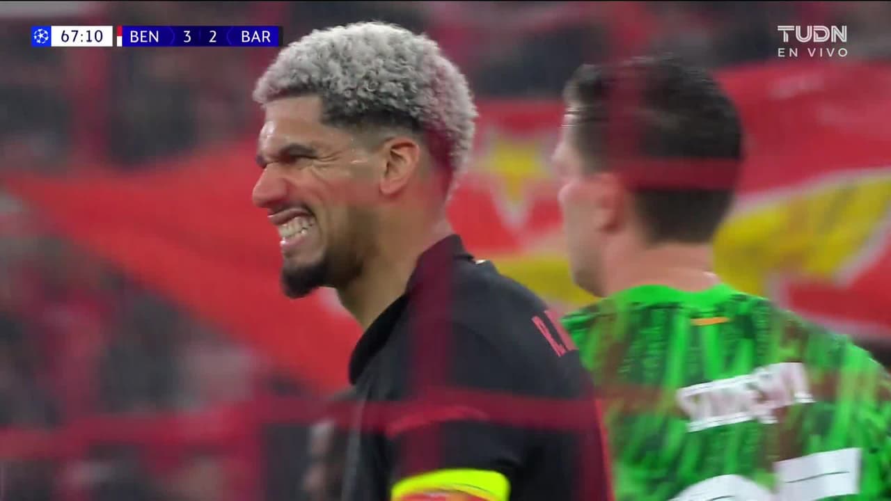 ¡Se caen a pedazos! Autogol insólito de Ronald Araújo  