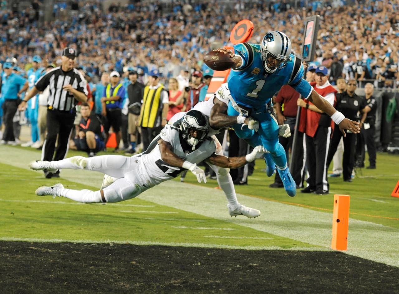 El ataque terrestre los Panthers simplemente no existió. Jonathan Stewart acabó con -4 yardas en 8 acarreos y el mejor corredor del equipo volvió a ser Cam Newton con 71 yardas y 1 TD.