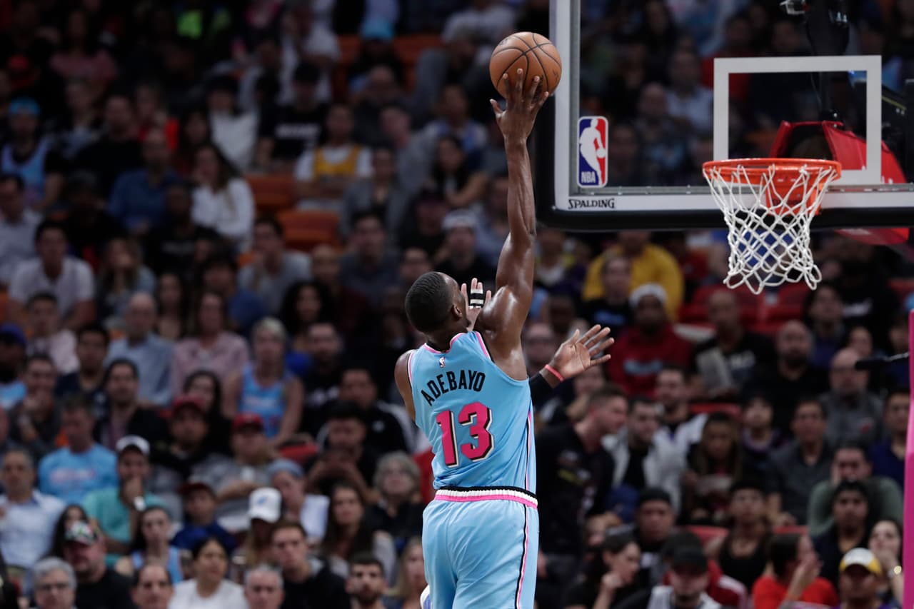 Miami Heat y sus oponentes han tenido 83 posesiones en tiempo extra, en esas posesiones Heat ha anotado 102 puntos y sus oponentes han anotado 52. En las victorias sobre Sacramento y los Wizards, ocho diferentes jugadores anotaron en tiempo extra.