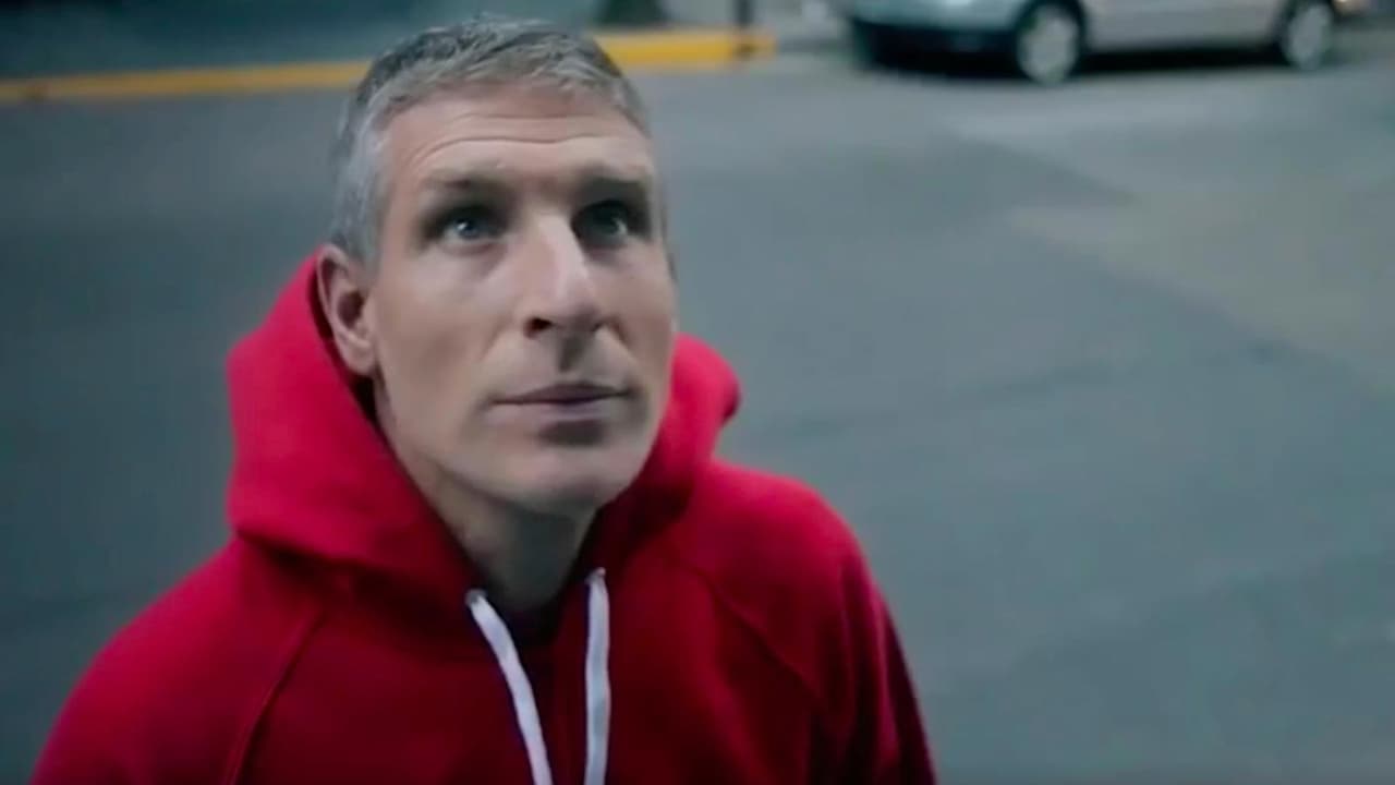 El delantero argentino, Martín Palermo, porta con orgullo una sudadera que hace alusión a la serie.