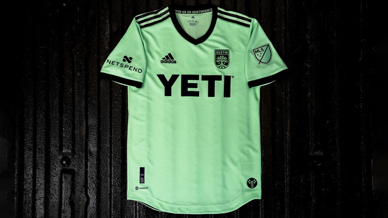 En la joven historia de Austin FC, la palabra 'Verde' se ha convertido en un signo de orgullo e inspiración. Esta es la nueva camiseta secundaria del club texano dada a conocer con la denominación de 'Sentimiento'.
<br>