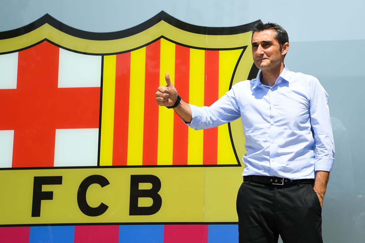 BARCELONA, SPAIN - MAY 31: New FC Barcelona head coach Ernesto Valverde poses for the media outside the FC Barcelona headquarters at Camp Nou on May 31, 2017 in Barcelona, Spain. (Photo by David Ramos/Getty Images)