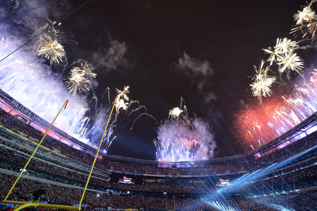 La NFL esperaba un Super Bowl helado, por primera vez se jugaba tan al norte de Estados Unidos en Estadio abierto, pero el clima y el ambiente en el MetLife Stadium fue lleno de color y calor, por lo menos no tanto frío.