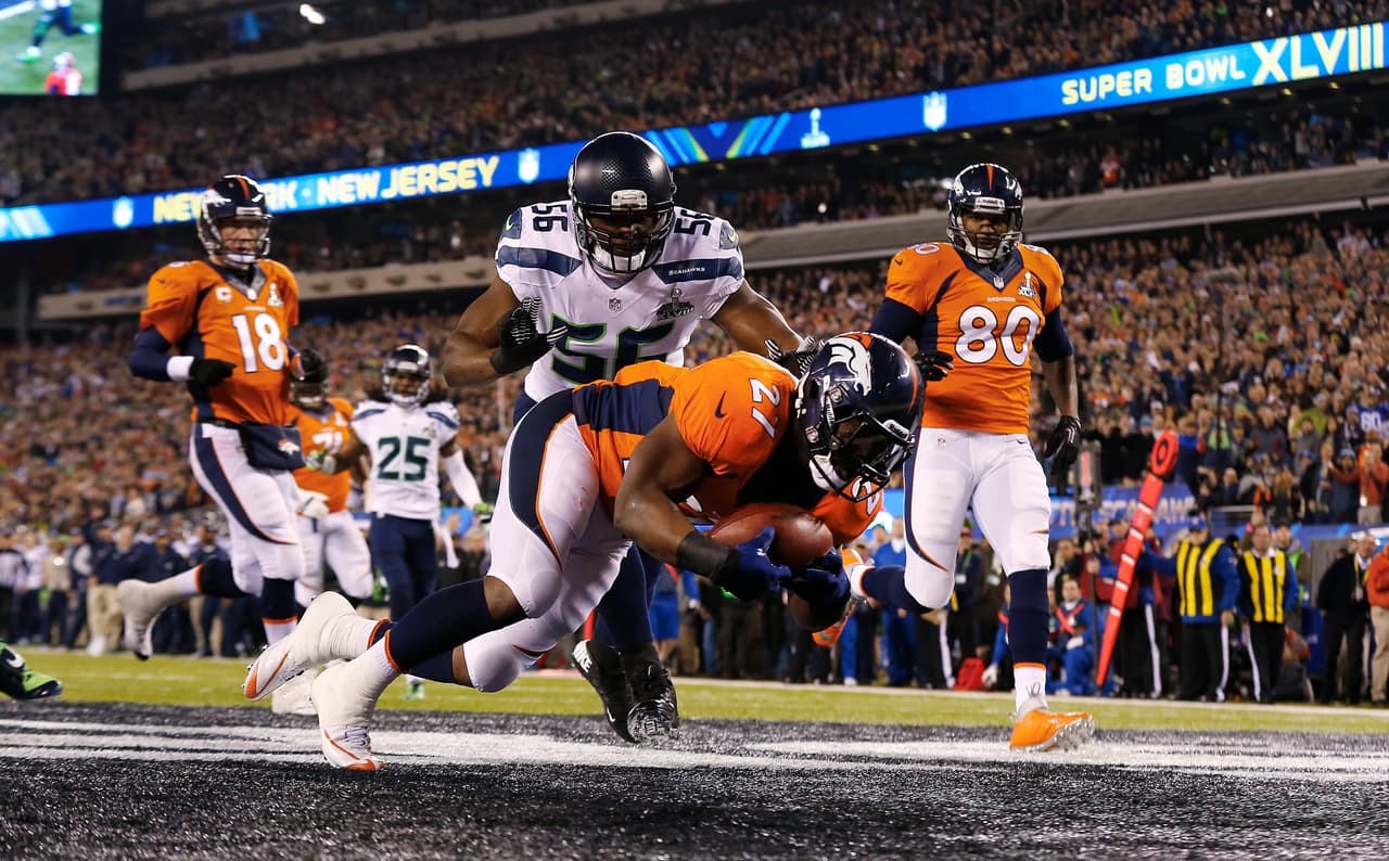 El partido empezó mal para los Broncos desde la primera jugada, mal centro que se convirtió en safety.