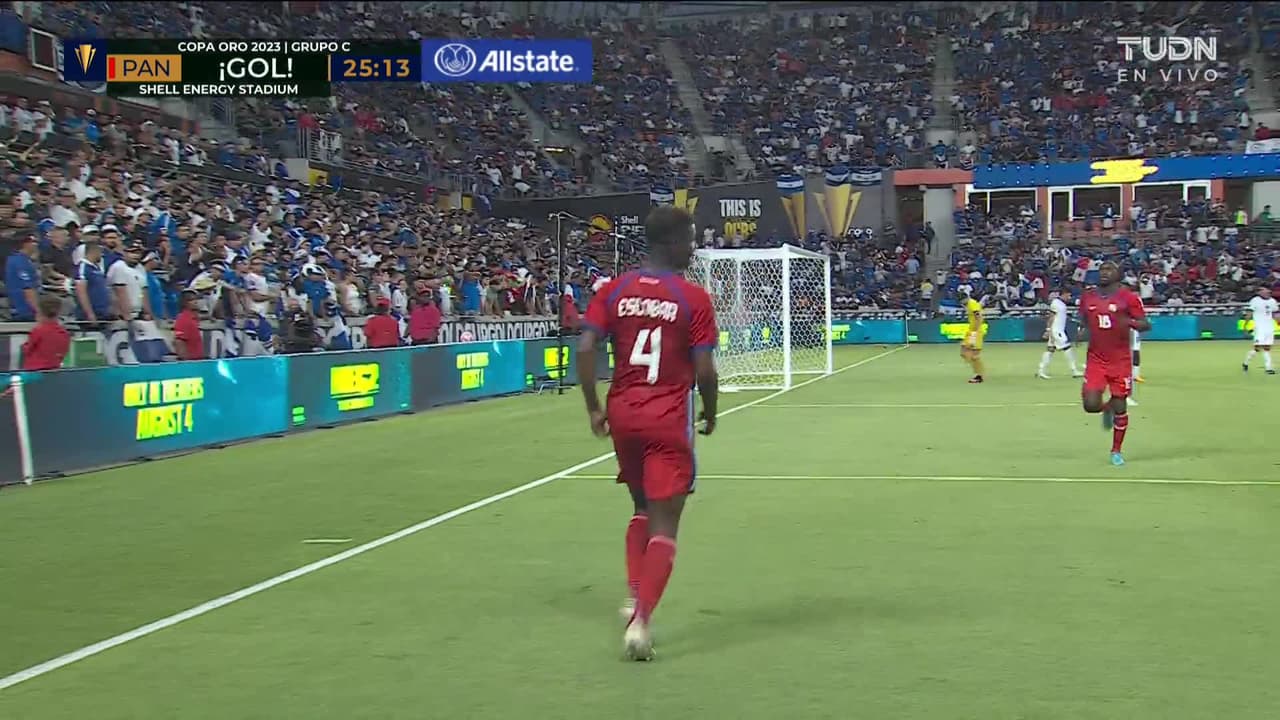 ¡GOL!  anota para Panamá. Fidel Escobar