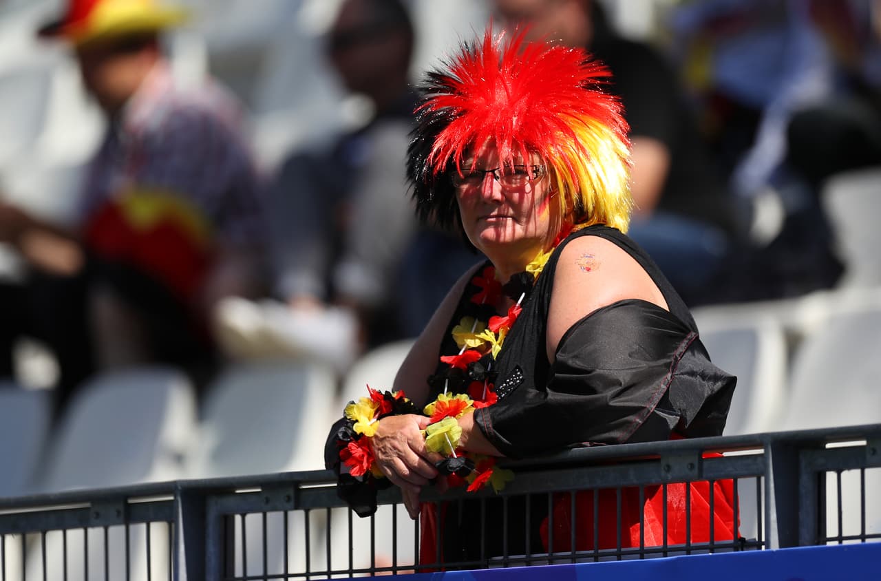 En el Stade des Alpes, en Grenoble, las emociones de los Octavos de Final del Mundial Femenino dieron inicio con el duelo entre Alemania y Nigeria. Los aficionados vivieron la previa con tranquilidad, en ambiente familiar y con ilusión de seguir vivos en la Copa.