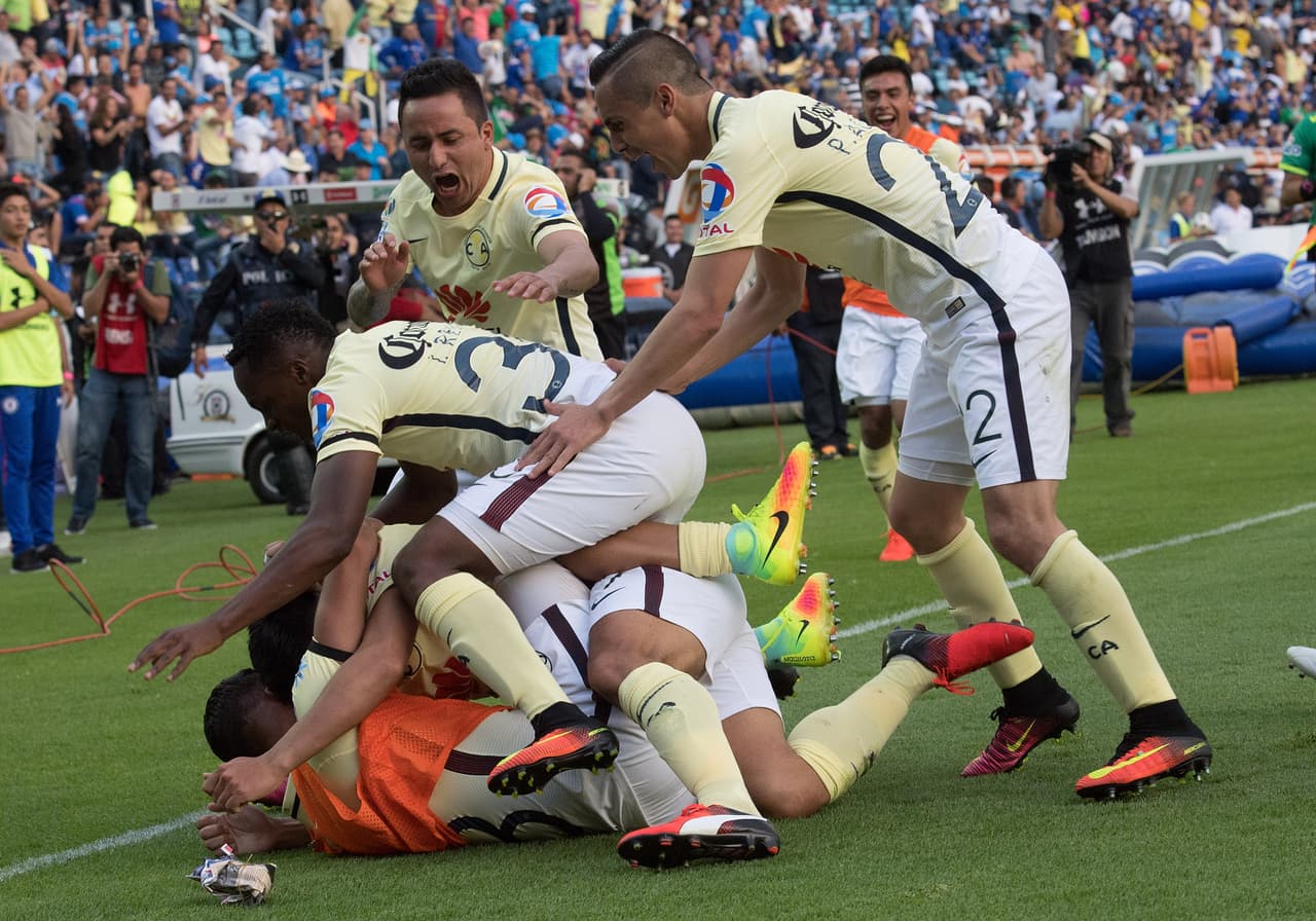 DOMINIO: América vino de atrás y derrotó 4-3 a Cruz Azul para mantener su hegemonía ante los cementeros. Ya que en 105 juegos que han disputado (oficiales y amistosos) las Águilas acumulan 58 triunfos por 51 victorias de la Máquina por 56 empates.