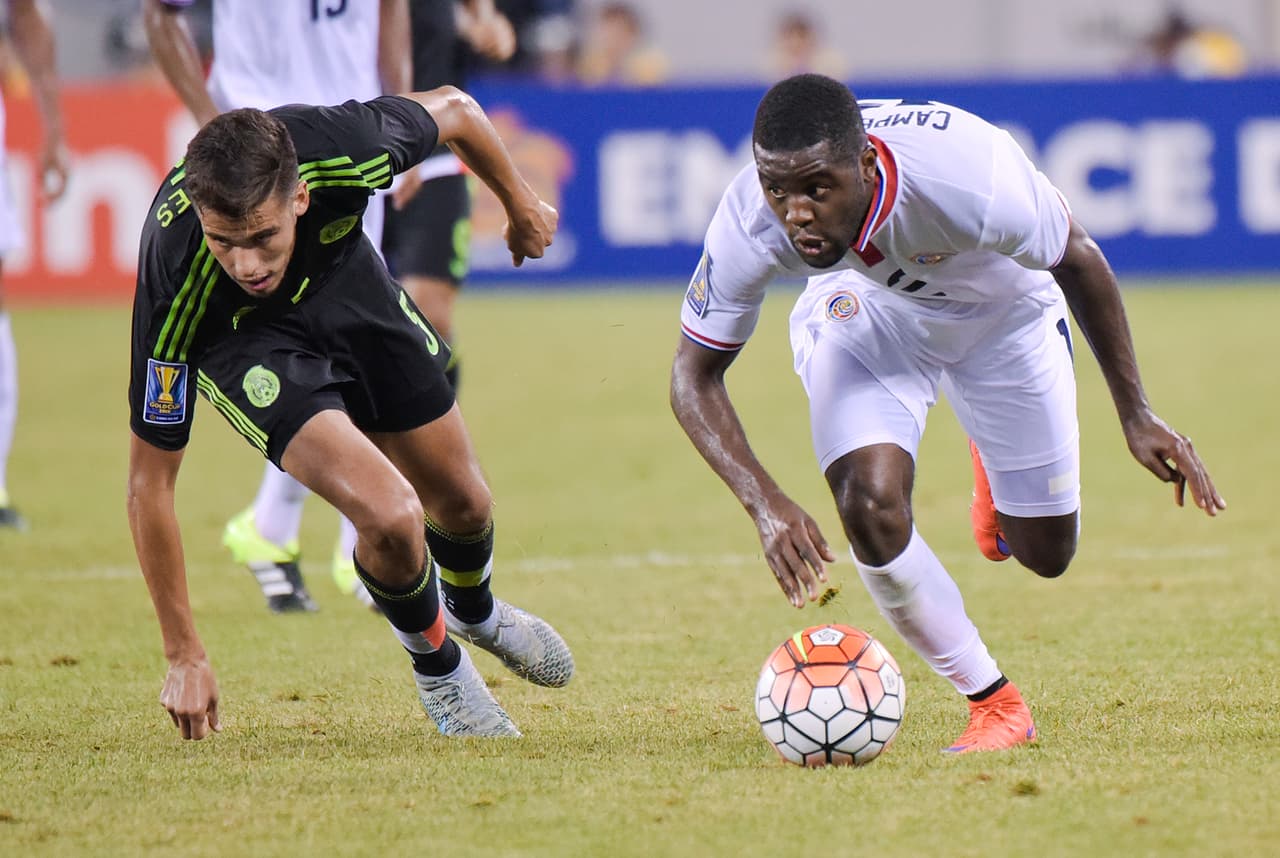 Joel Campbell: El delantero tico cargo con el ataque de los suyos, trato de explotar su velocidad en todo el partido y en ocasiones lo consiguió pero no pudo anotar el gol para Costa Rica. Calificación: 7.