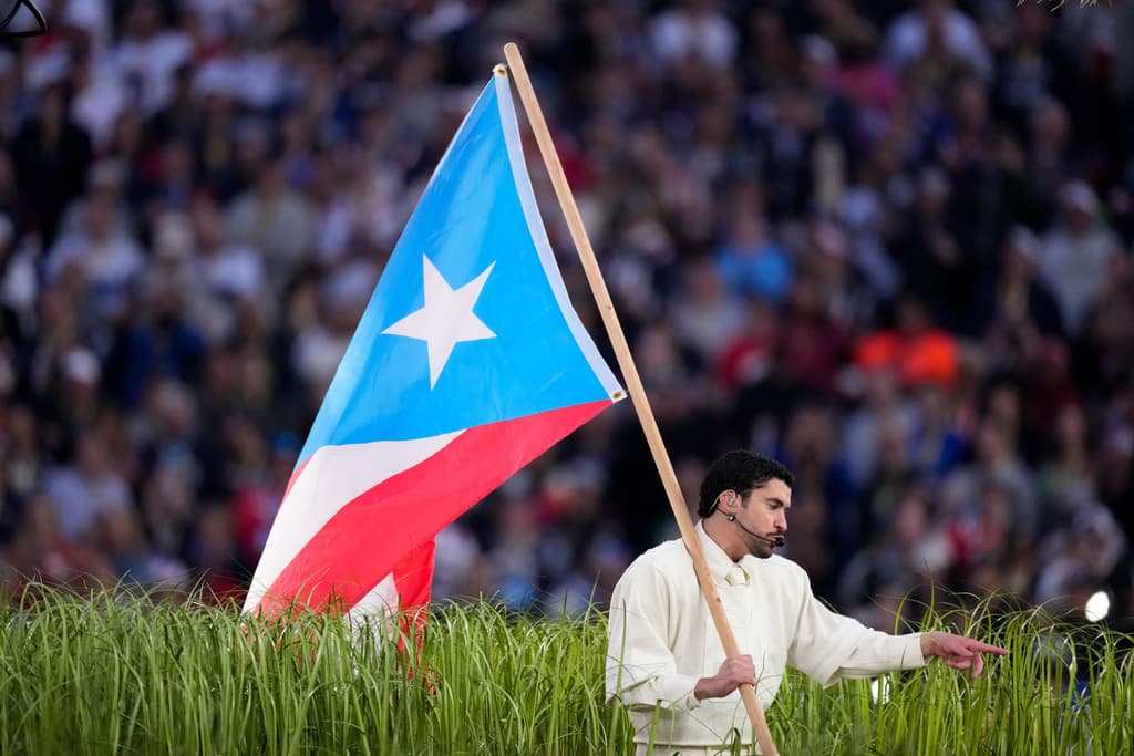 Bad Bunny lleva la historia y cultura de Puerto Rico a un revolucionario show de medio tiempo del Super Bowl
