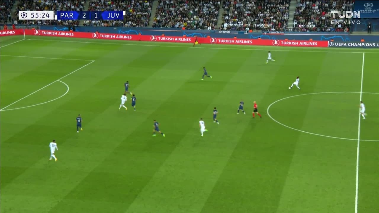 ¡TIRO ATAJADO! disparo por Dusan Vlahovic.