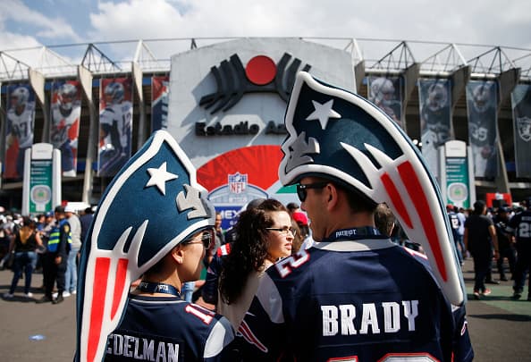 Maquillajes, disfraces, banderas... todo vale para demostrar la pasión que se siente en México por la NFL.