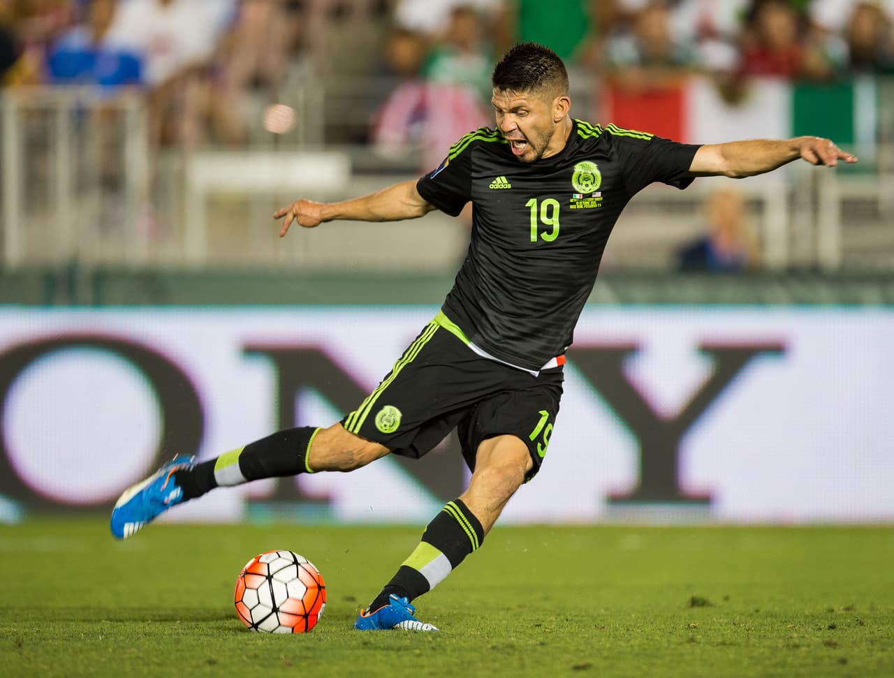 Para los 30 minutos restantes, la intensidad estuvo al pedido del público y México dio el primer paso.