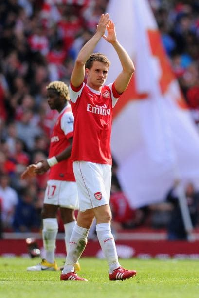 Ramsey le dio opciones de campeonar tanto a su club y un poco más al Chelsea, que había ganado antes y se puso a dos puntos del 'Man-U'.