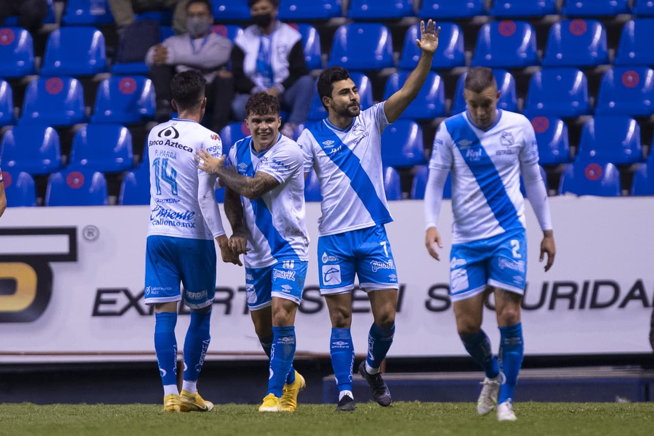 Escoto recibió un pase a profundidad que saltó a los centrales y el delantero solo tuvo que cruzar su remate para la voltereta.