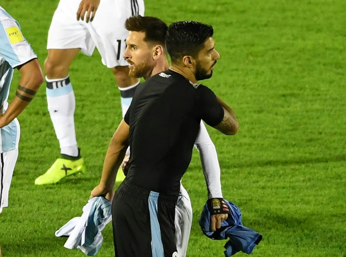 Uruguay's Luis Suarez (foreground and Argentina's Lionel Messi greet each other before the start of the their 2018 World Cup qualifier football match in Montevideo, on August 31, 2017. / AFP PHOTO / Pablo PORCIUNCULA BRUNE (Photo credit should read PABLO PORCIUNCULA BRUNE/AFP/Getty Images)