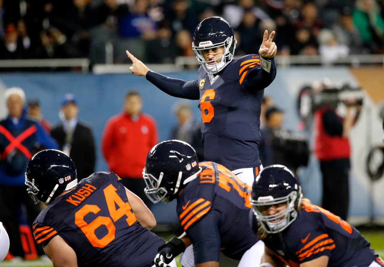 Chicago Bears quarterback Jay Cutler (6) calls a play at the line during the first half of an NFL football game against the Minnesota Vikings in Chicago, Monday, Oct. 31, 2016. (AP Photo/Charles Rex Arbogast)