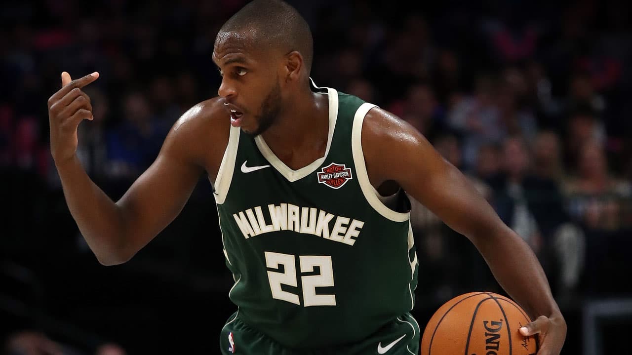 Khris Middleton lideró a los Milwaukee Bucks a la victoria a pesar de no contar con su estrella Giannis Antetokunmpo y pasaron por encima de los Atlanta Hawks.