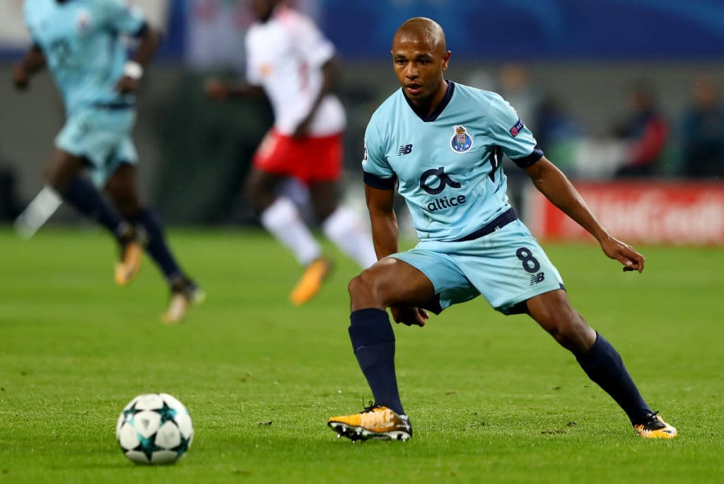 De acuerdo con el diario portugués
<i>O Jogo</i>, gente del West Ham fue a Porto para cerrar el fichaje del internacional argelino Yacine Brahimi, de 28 años, a petición expresa de Manuel Pellegrini.
<br>