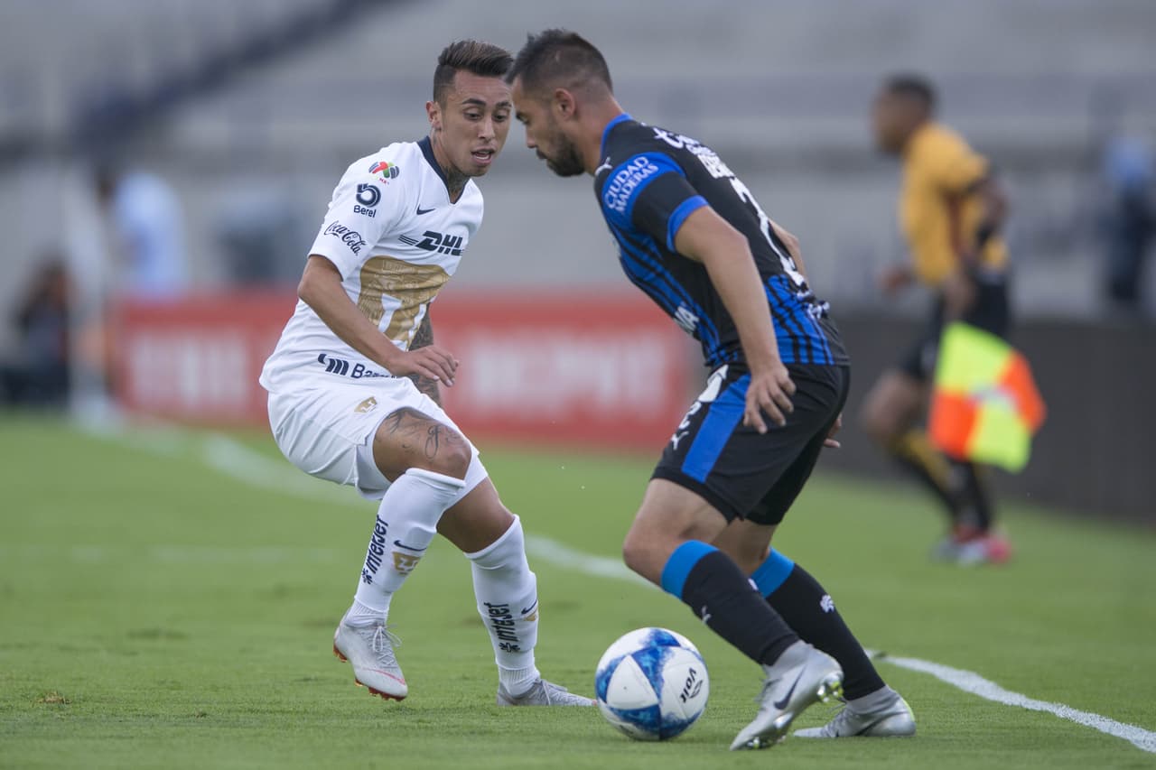 Desde el primer minuto los visitantes empezaron a marcar condiciones, con la posesión del esférico y también con las mejores ocasiones de gol, mientras Pumas no se acomodaba en el campo.