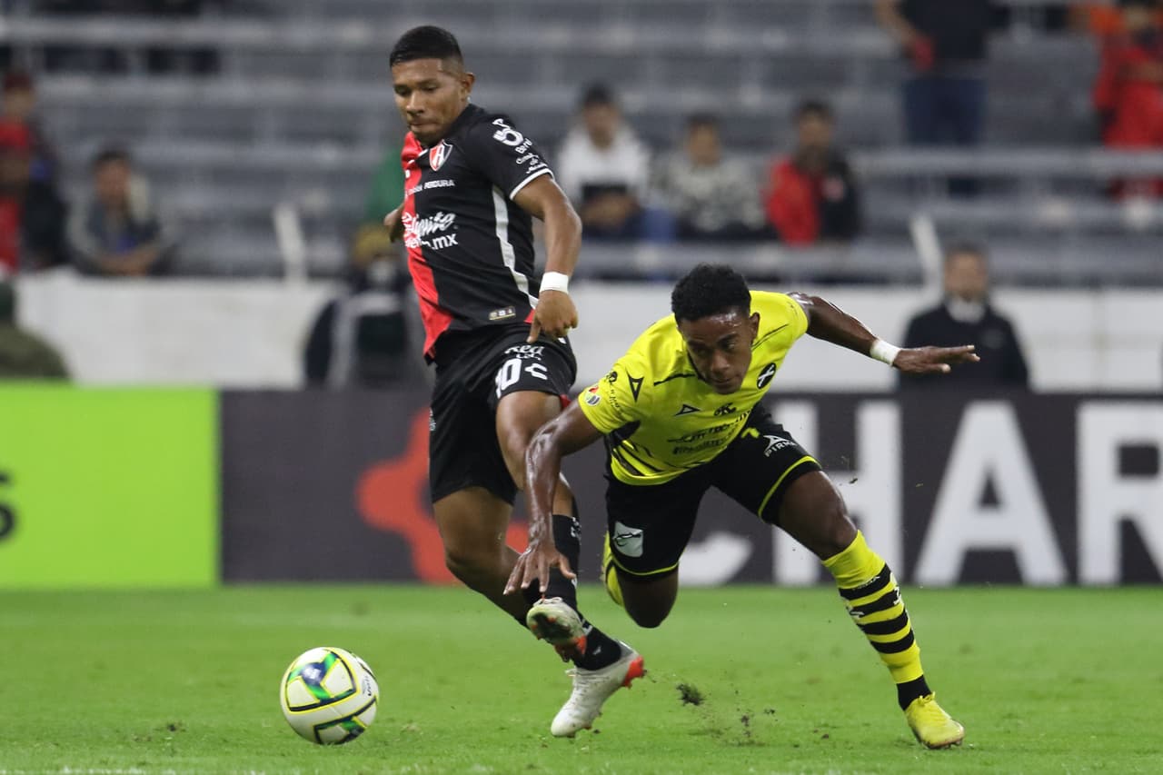 Con anotaciones de Julio César Furch (61) y Julián Quiñones (74 de penal), Atlas finalmente debutó con triunfo ante su gente en la Jornada 2 de Clausura 2023. Mazatlán encontró el descuento vía Nicolás Benedetti al 85’, pero no le alcanzo para llevarse un punto.