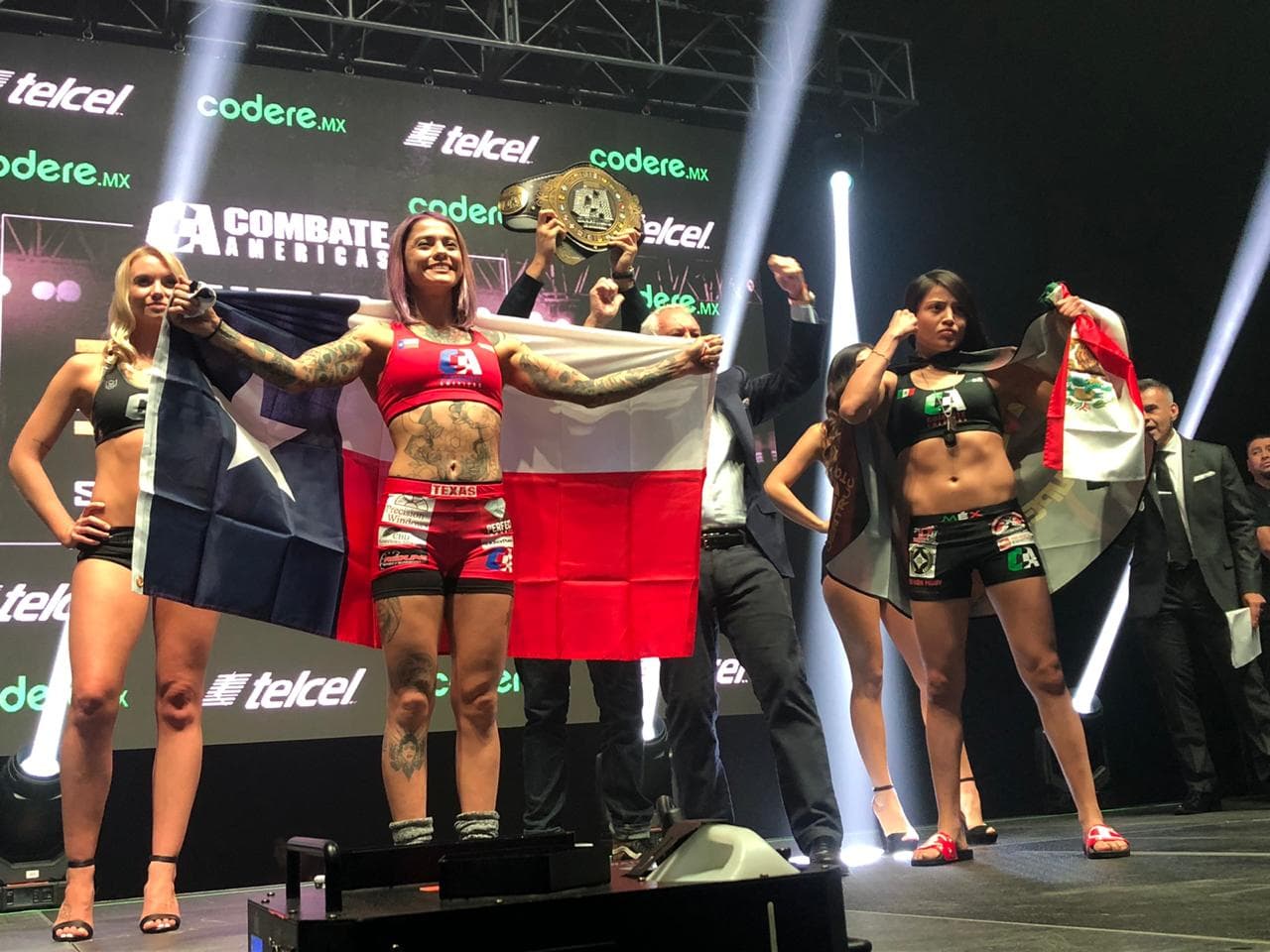 La ceremonia con la 'romana' legitimó el programa de peleadores que se enfrenta este sábado en la noche.