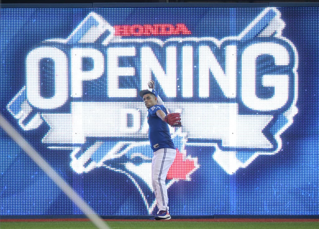 Cabe recordar que empezó la campaña de 2018 con los Azulejos de Toronto, equipo con el que debutó en la Gran carpa el 8 de abril de 2015 y con el que jugó tres temporadas y media.