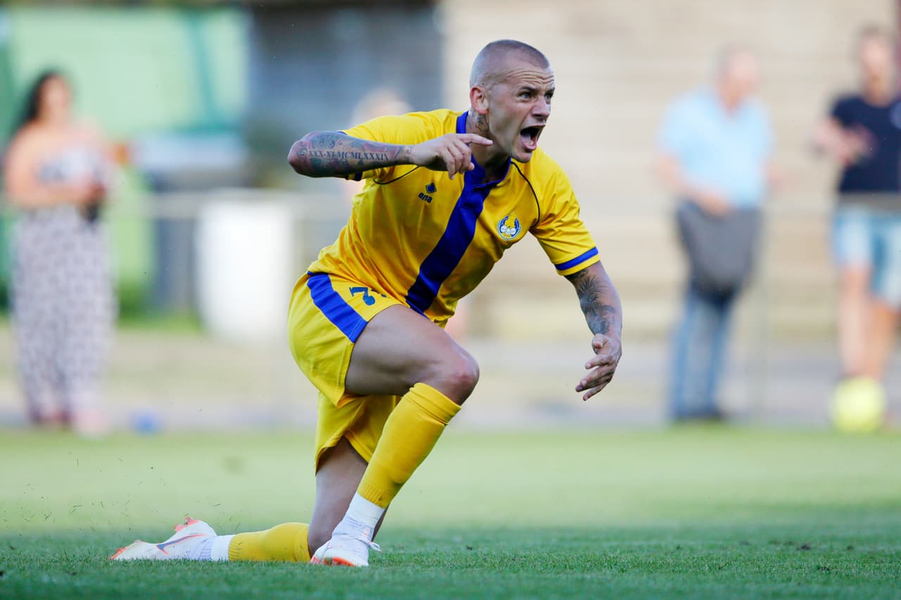 Él juega en el Al Gharafa: el nuevo club de Moreno.
<b> Habrá re-encuentro.</b>