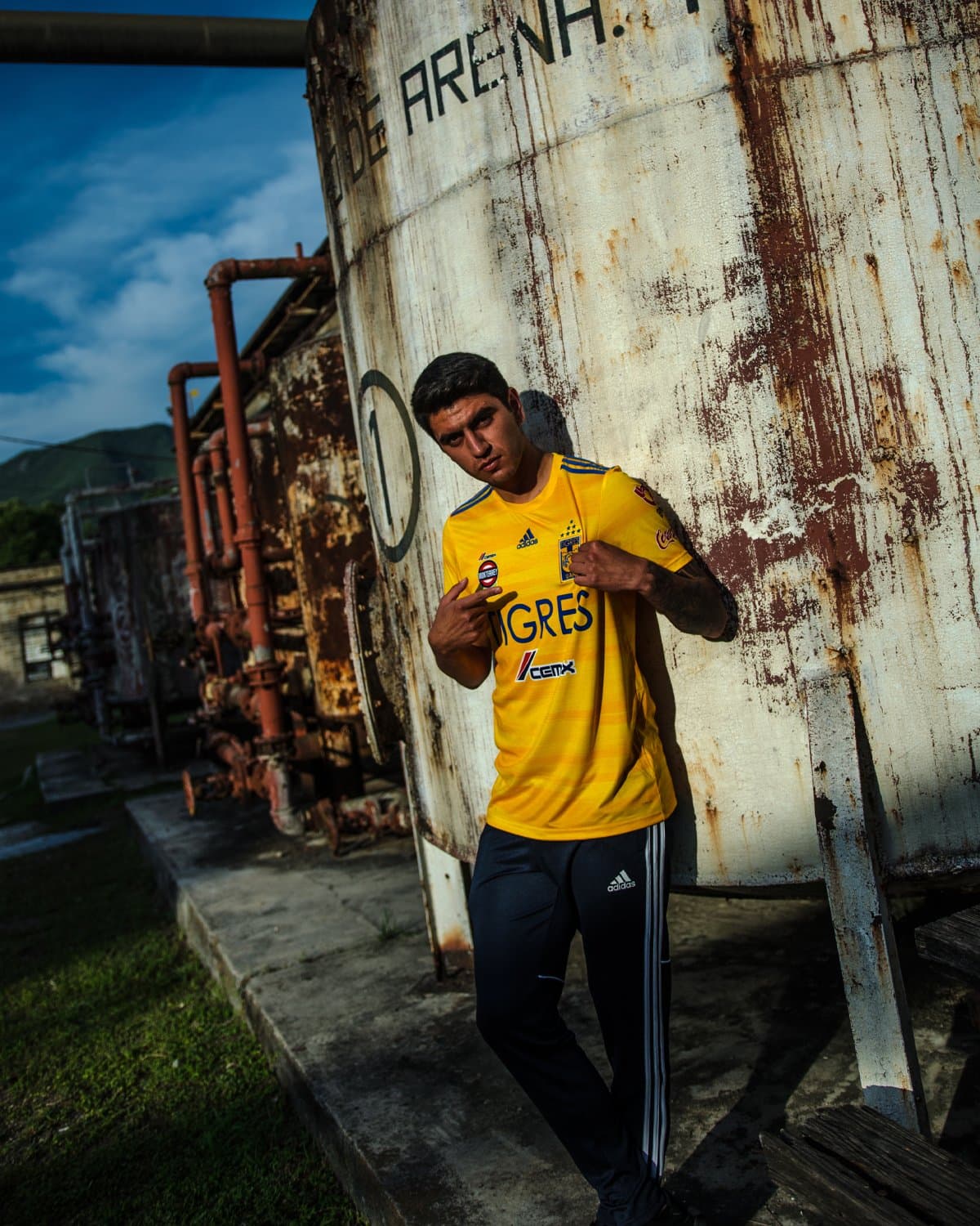 Los campeones del fútbol mexicano, tanto en la Liga MX como en la Liga MX Femenil, ya tienen su nueva armadura para estrenar en esta temporada. Pocos cambios hay en las prendas de Tigres, salvo los patrones que se manejan en la tela. Ya falta poco para que sean usadas en la defensa de sus títulos.