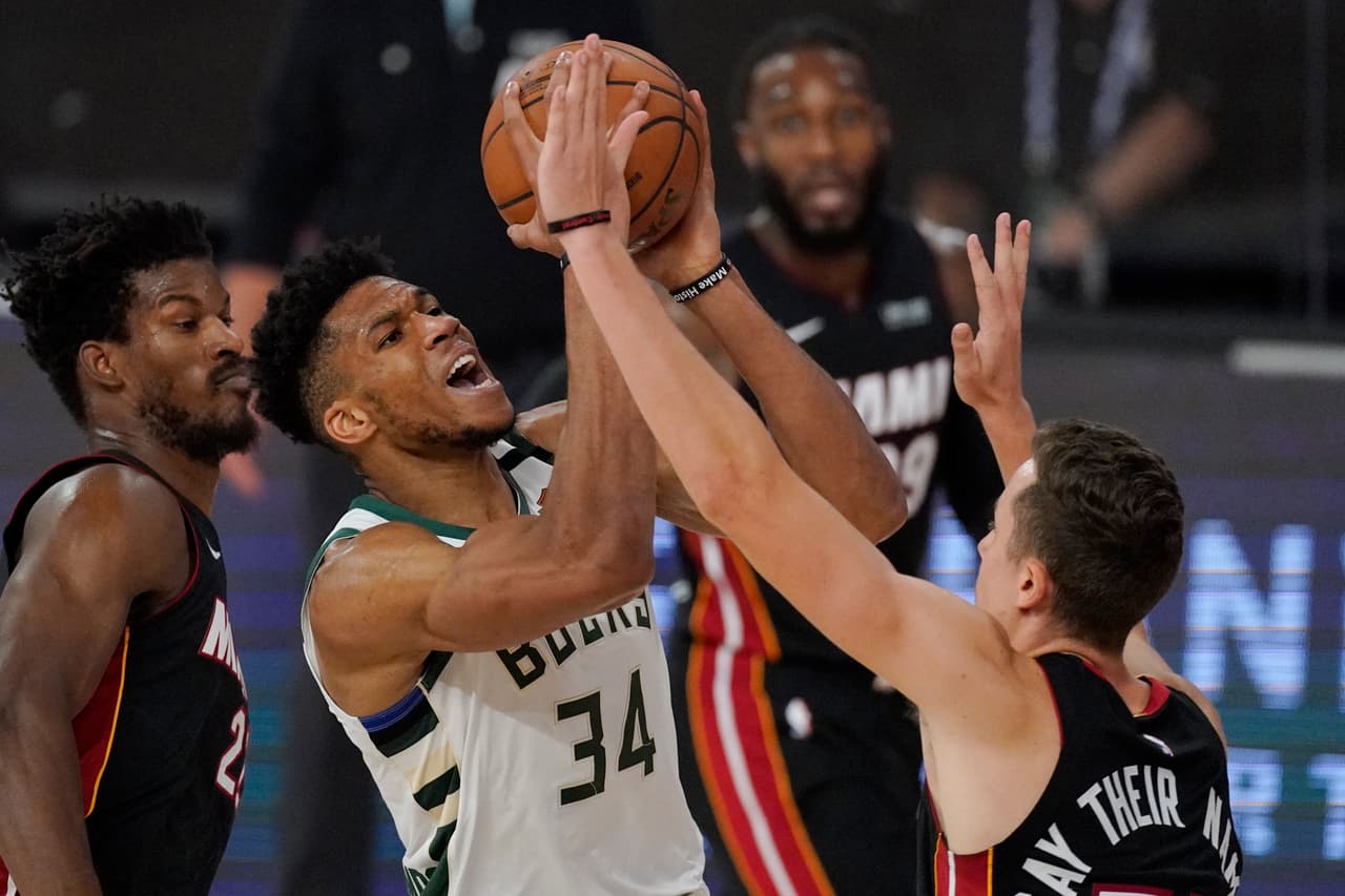 En la semifinal de conferencia, consiguieron su tercer triunfo consecutivo con un marcador de 115-100. Los de Miami podrían liquidar la serie en el cuarto enfrentamiento que sucederá el domingo por la tarde.