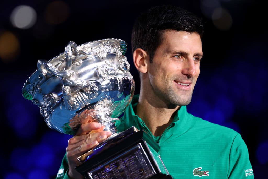 Con una gran remontada, Djokovic vence al austriaco Dominic Thiem con parciales de 6-4 / 4-6 / 2-6 / 6-3 / 6-4 y, por octava ocasión, se lleva el Australian Open y vuelve a ser el número uno.