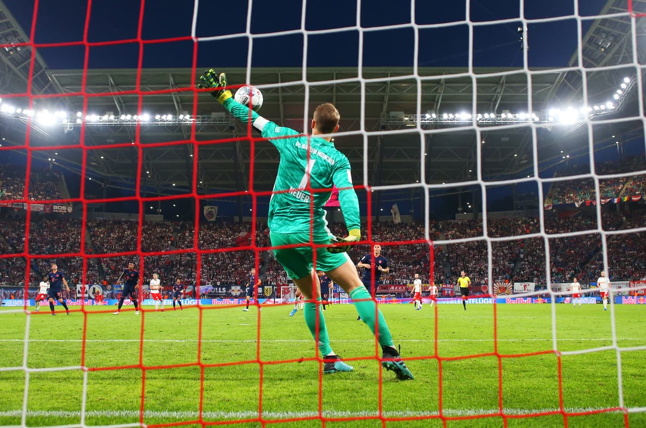 Elétrico empate entre los pupilos de Julian Nagelsmann y Niko Kovac; el Bayern se adelantó con gol de Lewandowksi pero Forsberg, desde los 11 metros, igualó el partido para el 1-1 final.