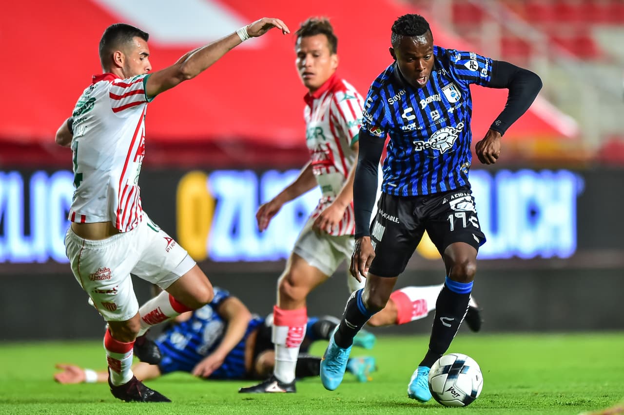 Con un solitario gol de Heriberto Jurado, Necaxa volvió a la senda de la victoria al vencer a Gallos Blancos en un partido con muchos tintes de llamados por la paz tras los acontecimientos violentos en Querétaro.
