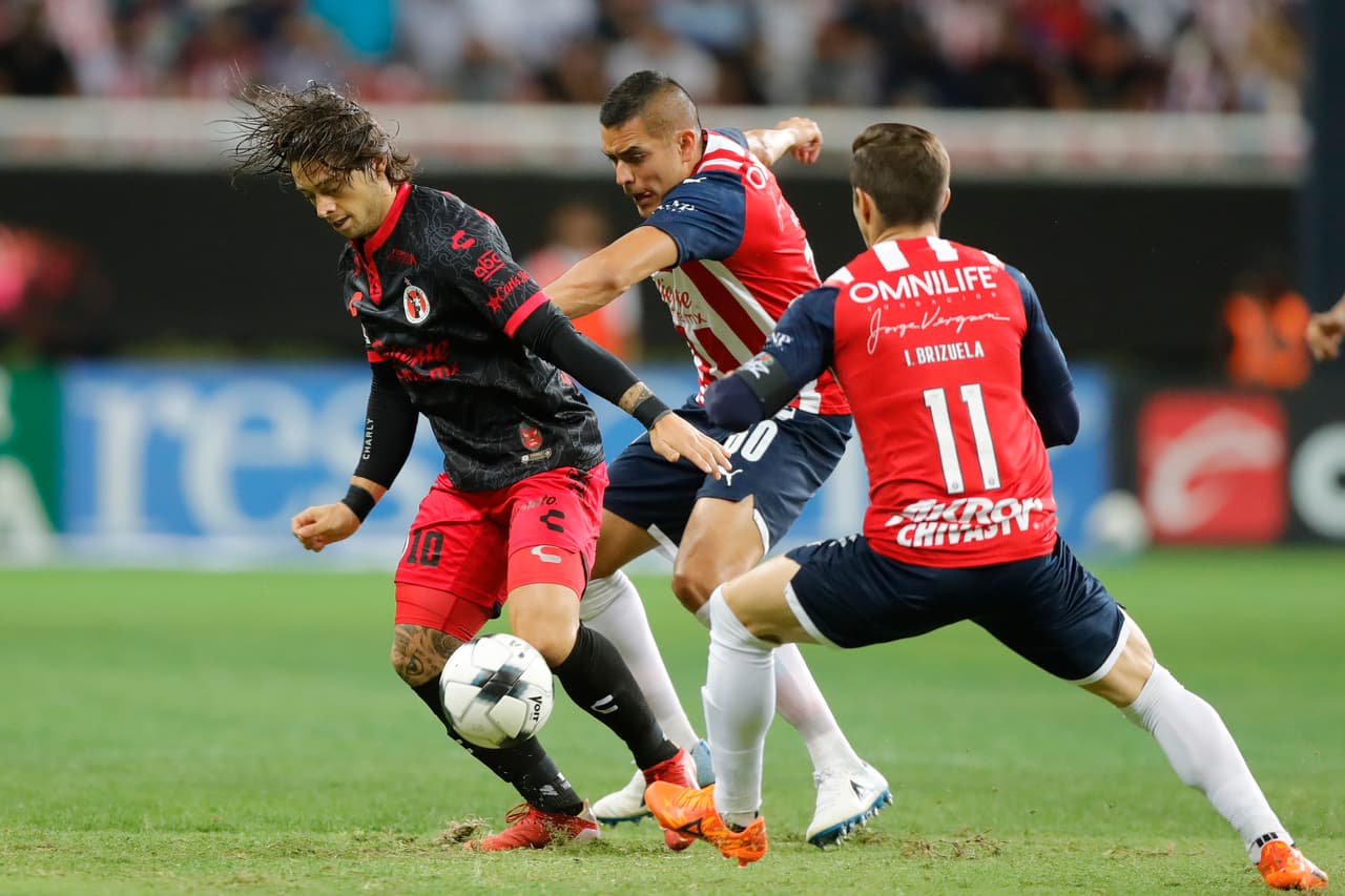 ¡Malas noticias! Chivas pierde a dos titulares para cierre de Liga MX