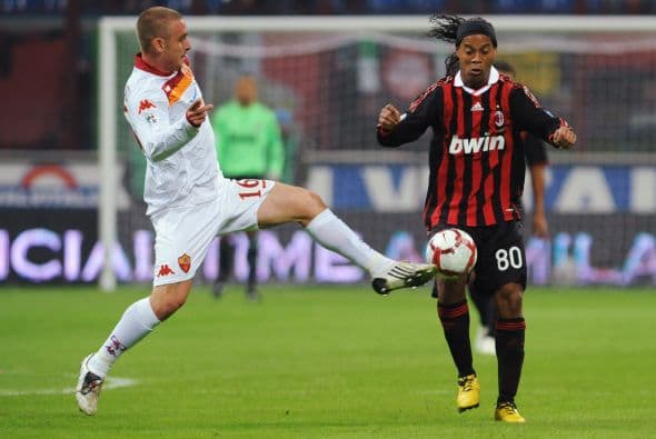 Cinco años más tarde el amazónico sería traspasado al Milán de Italia, teniendo su debut el 31 de agosto del 2008.