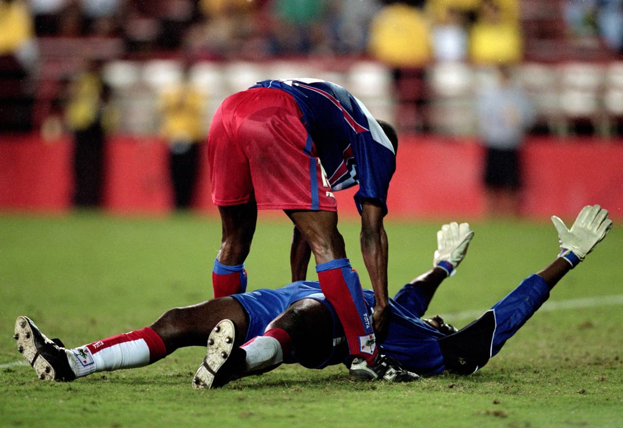 El segundo juego de disputó días después y el marcador fue de un empate a dos goles, en aquel partido Haití tenía sobre las cuerdas a Perú ya que lo derrotaba 2-0, pero en cinco minutos la escuadra sudamericana logró anotar en dos ocasiones para terminar empatando el juego.