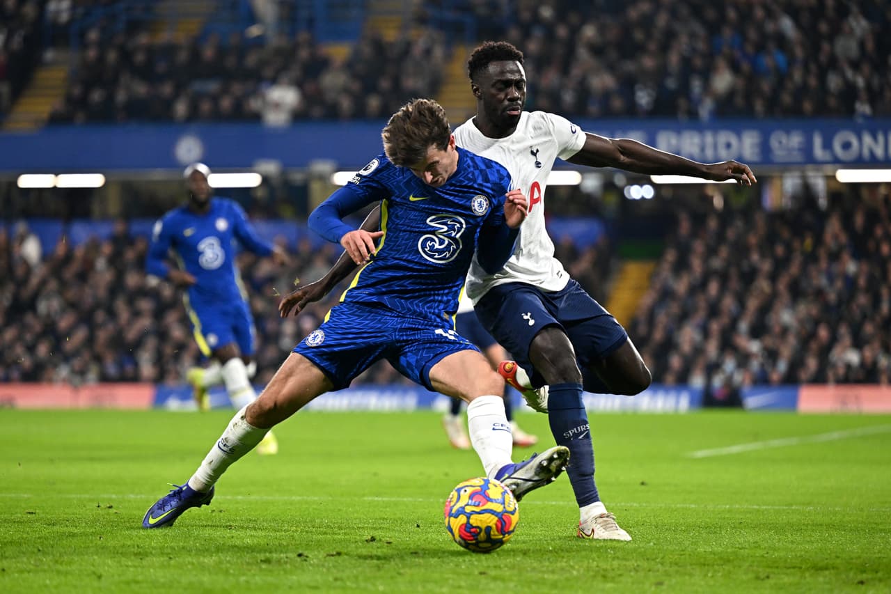 Los Blues se impusieron sobre el Tottenham en Stamford Bridge con las anotaciones de Hakim Ziyech y Thiago Silva.