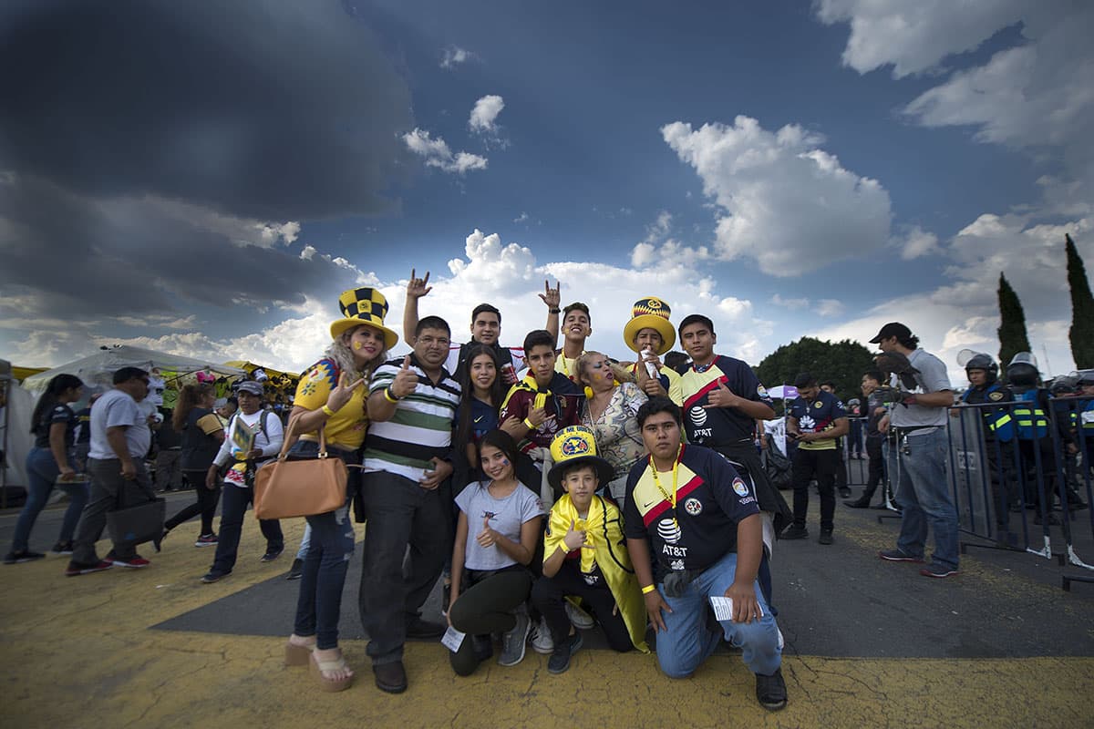 Partido de Acción Durante el Partido America vs Pumas Correspondiente a la Jornada 7 del Apertura 218 de la Liga BBVA Bancomer MX realizado en el Estadio Azteca En la Foto: Partido de acción durante el partido América contra Pumas Correspondiente al Día 7 de la 218a Apertura de la Liga BBVA Bancomer MX celebrada en el Estadio Azteca En la foto: