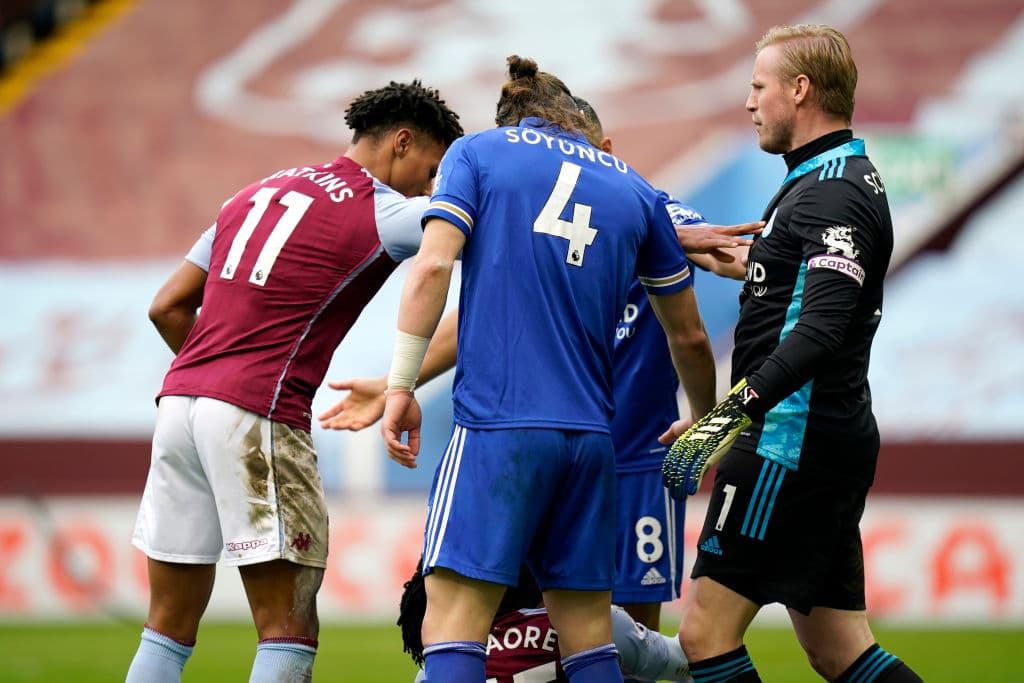 Aston Villa no logra contener al Leicester City con goles de James Maddison y Harvey Barnes, los Foxes continúan con el segundo lugar del torneo, aunque se quedan a 10 puntos del líder Manchester City.