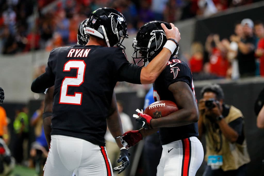 18)
<b>Atlanta Falcons (1-3)</b>. Este equipo está en líos. Por segunda semana seguida pierden en casa un juego cerrado. La ofensiva no es problema, pero nos preguntamos si tienen siquiera defensiva.