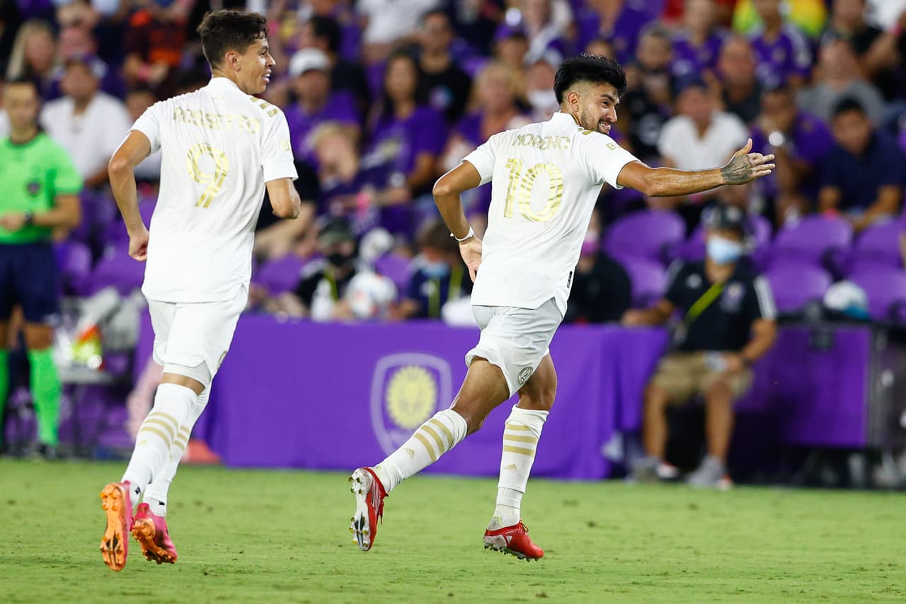 Los goles de 'las Cinco Bandas' llenaron de esperanzas a su afición.
<br>