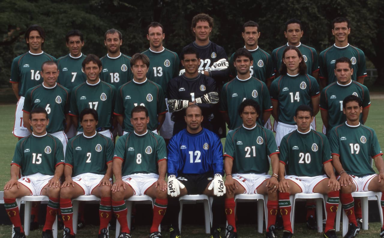 <b>2001. </b>Reyes, Valdéz, Rodríguez, Mercado, Martínez, Vidrio, Borgetti, Torrado, Sánchez, Victorino, Sánchez, Márquez, De Nigris, Osorno, Rodríguez, A. Rodríguez, García, Pérez, Arellano, Morales, Zepeda