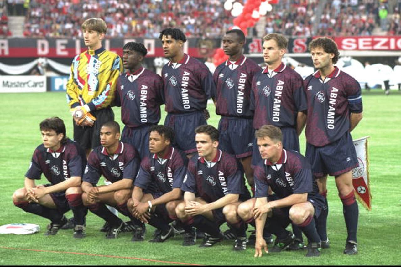 Nadie esperaba que el Ajax del experimentado Frank Rijkaard (junto con diez adolescentes) batiera al poderoso AC Milán de Fabio Capello en la final de la Champions 1995.