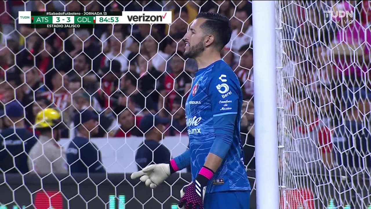 ¡TIRO ATAJADO! disparo por Alexis Vega.