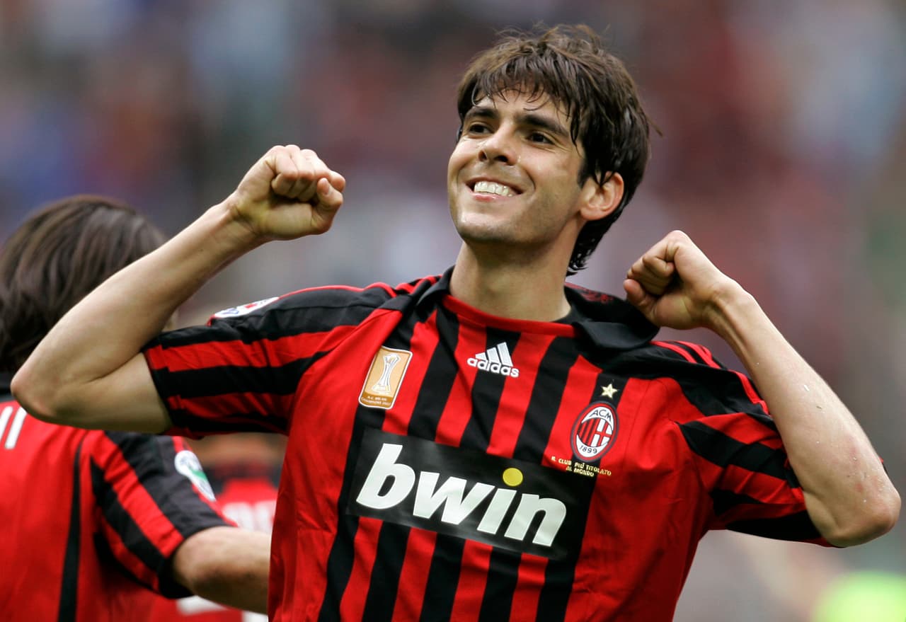 En el mundial de Corea-Japón 2002, un comentarista confundió al mediocampista con un aficionado que había ingresado al terreno de juego.