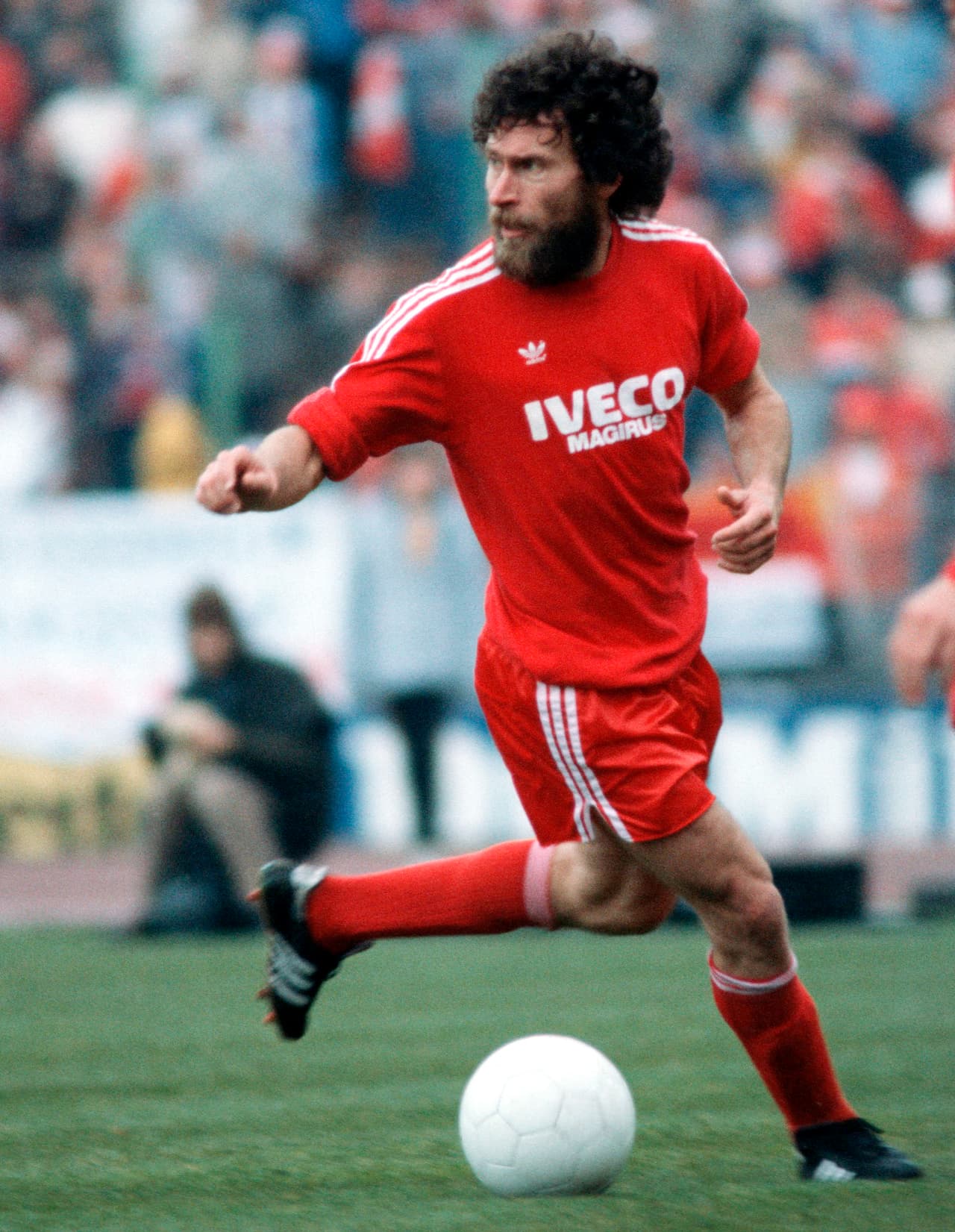 Paul Breitner debutó como profesional en el Bayern Múnich en 1970 y se fue en 1974. En su maleta se llevó ocho títulos, el más representativo la Copa de Europa.