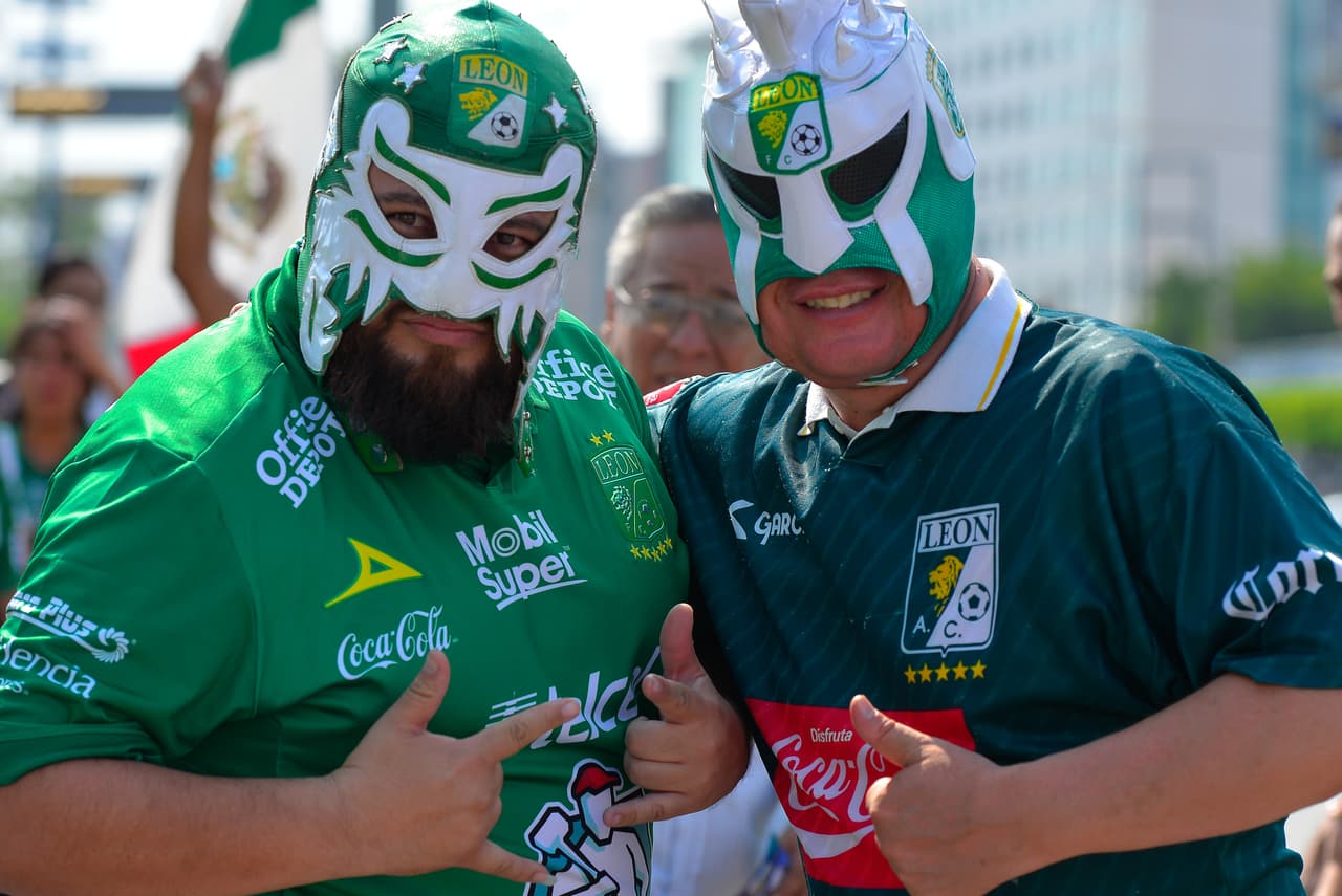 A pocos minutos de la Final del Clausura 2019 entre León y Tigres así viven los fanáticos la llegada al estadio.