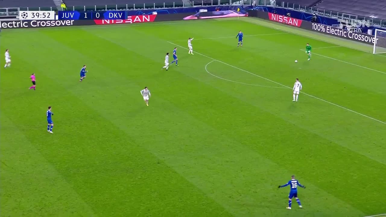 ¡TIRO ATAJADO! disparo por Viktor Tsygankov.