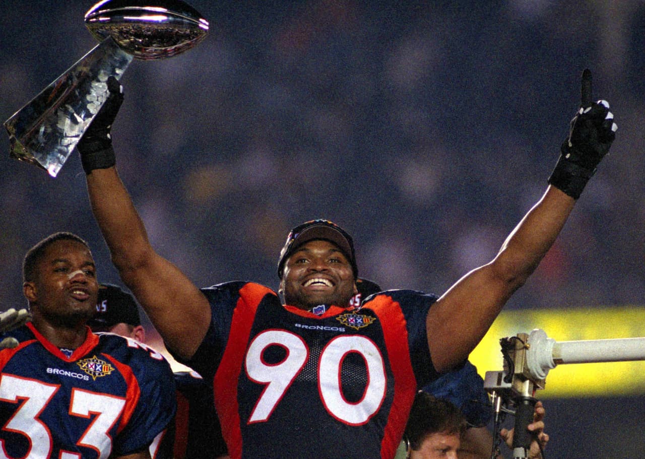 El ala defensivo Neil Smith pasó la mayor parte de su carrera con los Kansas City Chiefs, equipo que lo seleccionó como número dos global en 1988, pero nunca pudo jugar por un Campeonato. En su primer año con los Broncos alcanzó el título.