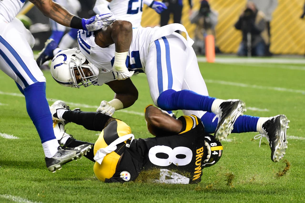 Los Steelers mantienen su paso para poder llegar a la postemporada al derrotar por apabullante marcador de 45-10 a los Colts. Checa las mejores tomas de este partido.