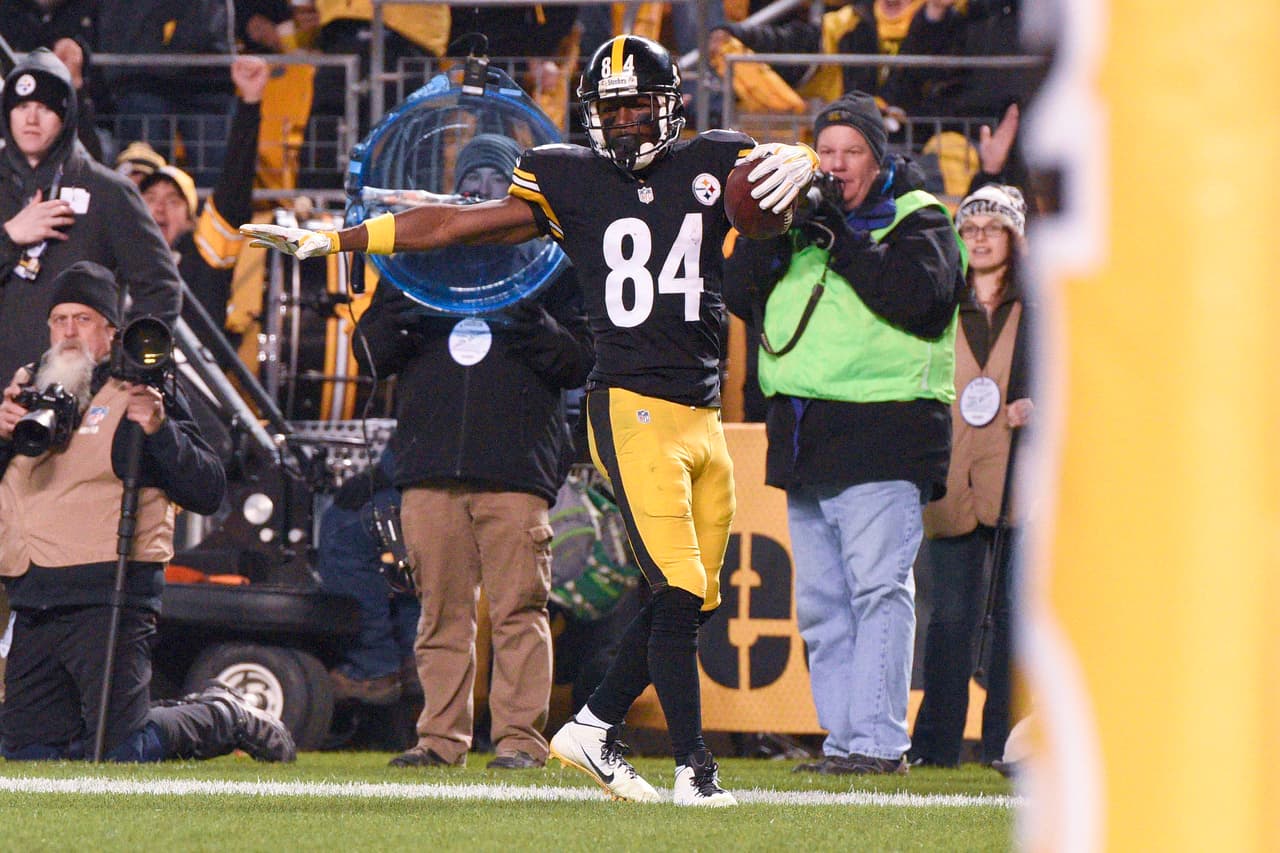 Los Steelers mantienen su paso para poder llegar a la postemporada al derrotar por apabullante marcador de 45-10 a los Colts. Checa las mejores tomas de este partido.